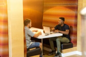 Ufficio coworking, i consigli per arredarlo al meglio